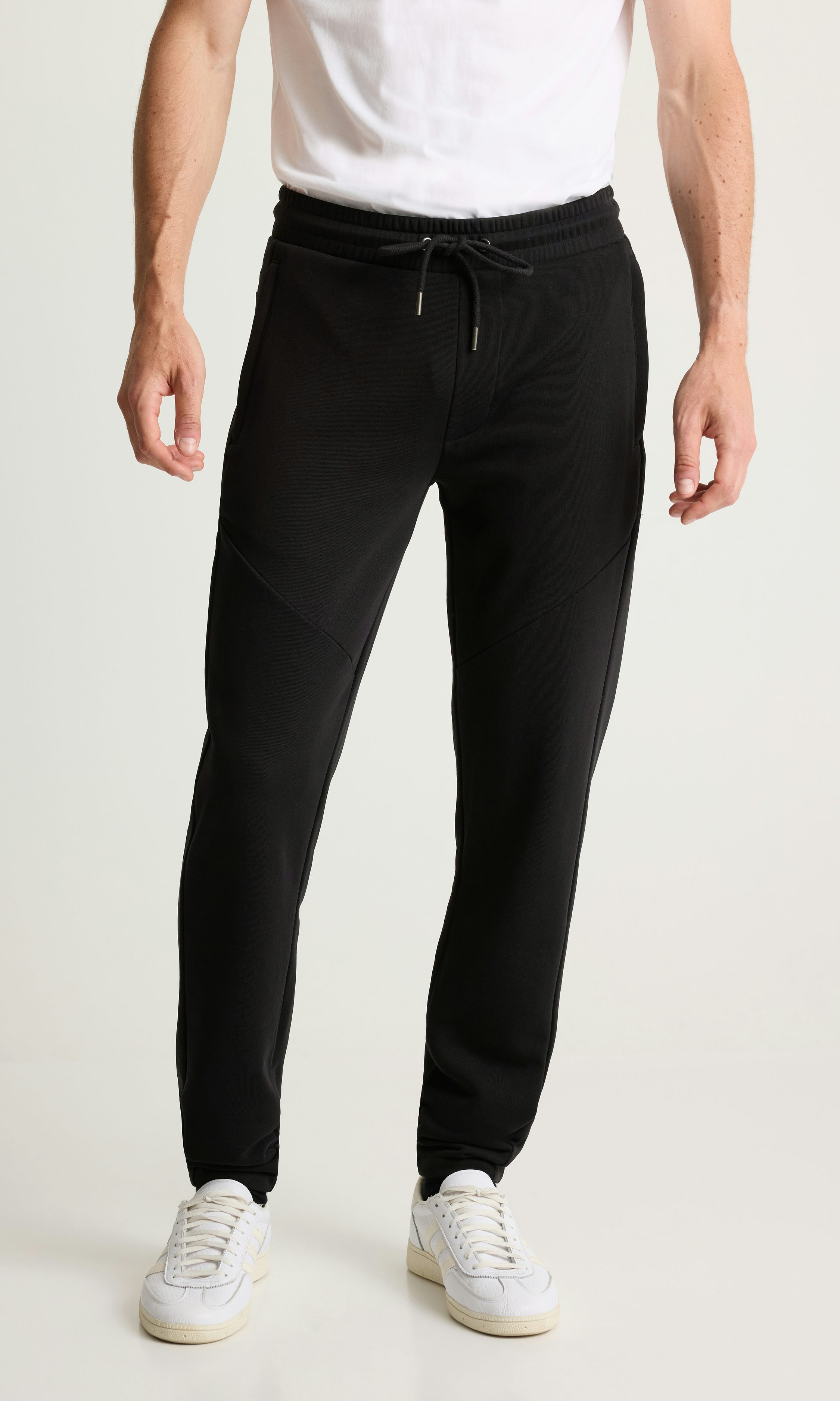 Svart Enfärgad joggingbyxa, tapered | Herr | Dressmann